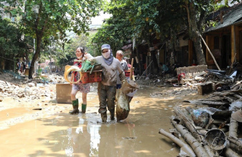 Bảo đảm công tác khám, chữa bệnh, hỗ trợ khắc phục hậu quả bão lụt