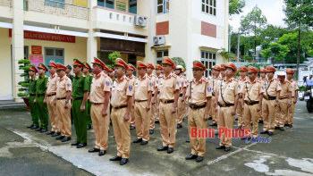 Ra quân "Ngày chủ nhật an toàn giao thông"