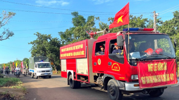 Bù Đăng mít tinh hưởng ứng Ngày toàn dân phòng cháy, chữa cháy