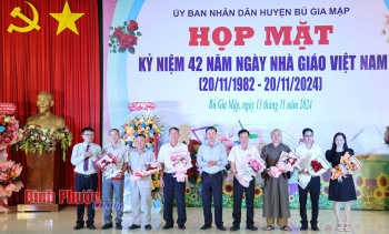 Bù Gia Mập tuyên dương các tập thể, cá nhân tiêu biểu ngành giáo dục