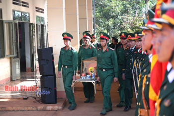 Đón hài cốt liệt sĩ quy tập trên địa bàn Lộc Ninh về Nghĩa trang liệt sĩ tỉnh