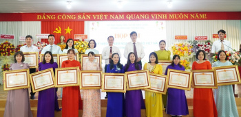 Bình Long họp mặt kỷ niệm ngày Nhà giáo Việt Nam