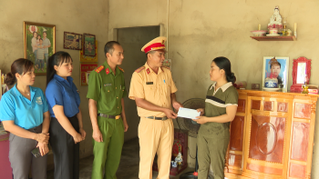 Chơn Thành: Thăm, tặng quà các gia đình có nạn nhân tử vong vì tai nạn giao thông