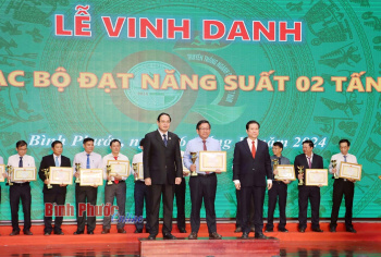 Tập đoàn Công nghiệp cao su Việt Nam vinh danh Câu lạc bộ 2 tấn/ha