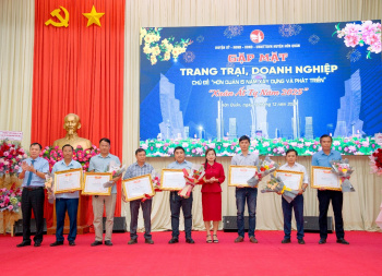 Hớn Quản gặp mặt, biểu dương các doanh nghiệp, trang trại