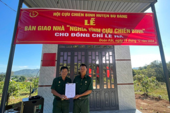 Bù Đăng: bàn giao căn nhà “nghĩa tình cựu chiến binh”