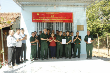 Bù Đốp: Trao nhà nghĩa tình cựu chiến binh cho hội viên