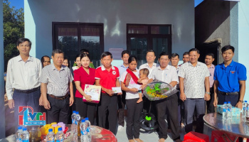 Phước Long bào giao nhà tình thương cho hộ gia đình khó khăn về nhà ở