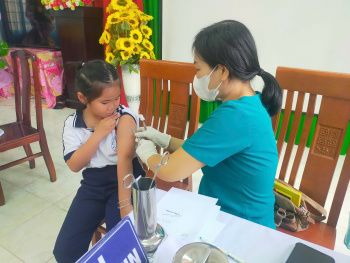 Đồng Xoài triển khai tiêm chủng vắc xin phòng chống bệnh sởi đợt 2