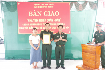 Bù Đốp bàn giao nhà tình nghĩa quân dân