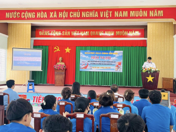 Tuyên truyền về biển, đảo cho học sinh Trường THPT Ngô Quyền