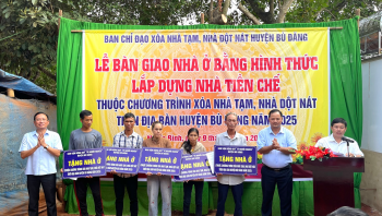 Bù Đăng trao 10 căn nhà đại đoàn kết cho hộ nghèo, cận nghèo