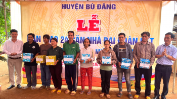 Bù Đăng trao tặng thêm 24 căn nhà đại đoàn kết