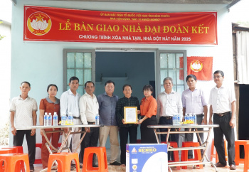 Bình Long bàn giao 05 căn nhà đại đoàn kết
