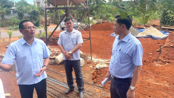 Bù Đăng kiểm tra, giám sát công tác xây dựng nhà tiền chế