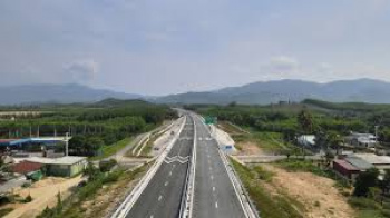 Đẩy nhanh giải phóng mặt bằng, khai thác vật liệu xây dựng cho các dự án đường cao tốc