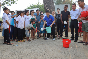 Bù Đốp: Chương trình thiện nguyện “Nâng bước tuổi thơ”