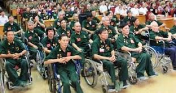 Tặng quà cho người có công với cách mạng nhân kỷ niệm ngày 30/4, 02/9