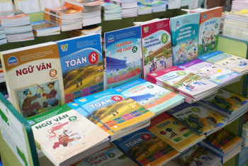 Tăng cường công tác quản lý việc lựa chọn, hướng dẫn sử dụng sách giáo khoa