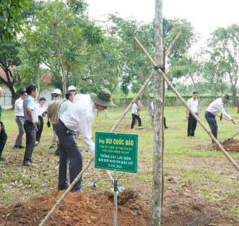 Bình Long phát động trồng cây đời đời nhớ ơn Bác Hồ