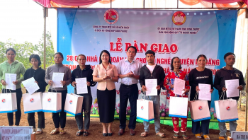 Bù Đăng trao tặng thêm 28 căn nhà đại đoàn kết