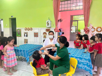 Bình Phước triển khai chiến dịch uống vitamin A kết hợp tẩy giun cho trẻ