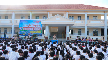 Tuyên truyền pháp luật an toàn giao thông cho học sinh