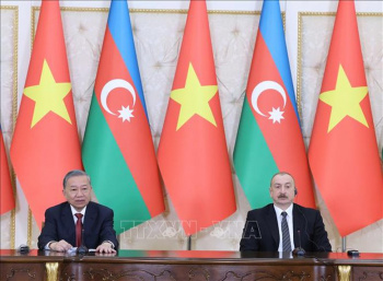Tổng Bí thư Tô Lâm chứng kiến trao các văn kiện hợp tác Việt Nam-Azerbaijan và phát biểu với báo chí