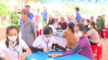 Thầy thuốc trẻ hướng về cộng đồng