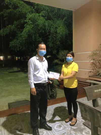 Phòng LĐTBXH huyện Chơn Thành tổ chức thăm, tặng quà cho trẻ em tại các Khu cách ly phòng, chống dịch Covid – 19