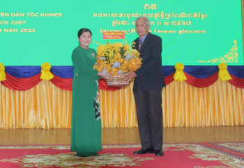 Lãnh đạo tỉnh Bình Phước chúc tết cổ truyền Campuchia tại tỉnh Tbong Khmum