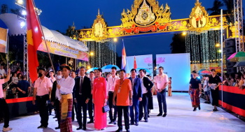 Đoàn công tác tỉnh Bình Phước tham dự Lễ hội Rước nến mùa chay phật giáo năm 2023 tại tỉnh Ubon Ratchathani - Vương quốc Thái Lan