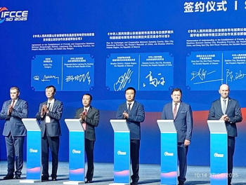 BÌNH PHƯỚC THÚC ĐẨY HỢP TÁC QUỐC TẾ: KÝ KẾT  GHI NHỚ HỢP TÁC GIỮA THÀNH PHỐ ĐỒNG XOÀI  VÀ THÀNH PHỐ ĐỨC CHÂU (TRUNG QUỐC)