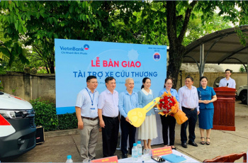 LỄ BÀN GIAO XE CỨU THƯƠNG DO NGÂN HÀNG TMCP CÔNG THƯƠNG VIỆT NAM (VIETINBANK) TÀI TRỢ CHO SỞ Y TẾ BÌNH PHƯỚC