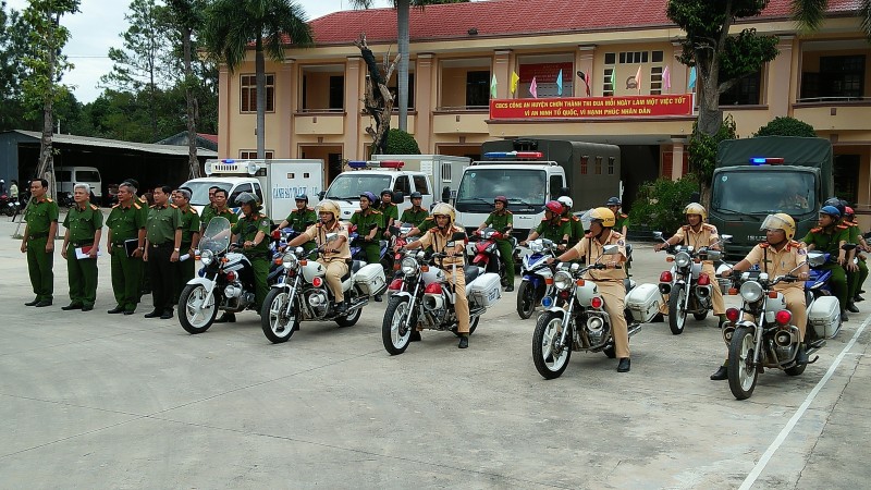 Cán bộ, chiến sỹ Công an huyện Chơn Thành, tỉnh Bình Phước ra quân phát động đợt cao điểm tấn công trấn áp tội phạm, đảm bảo an ninh trật tự dịp Tết Nguyên đán Kỷ Hợi năm 2019
