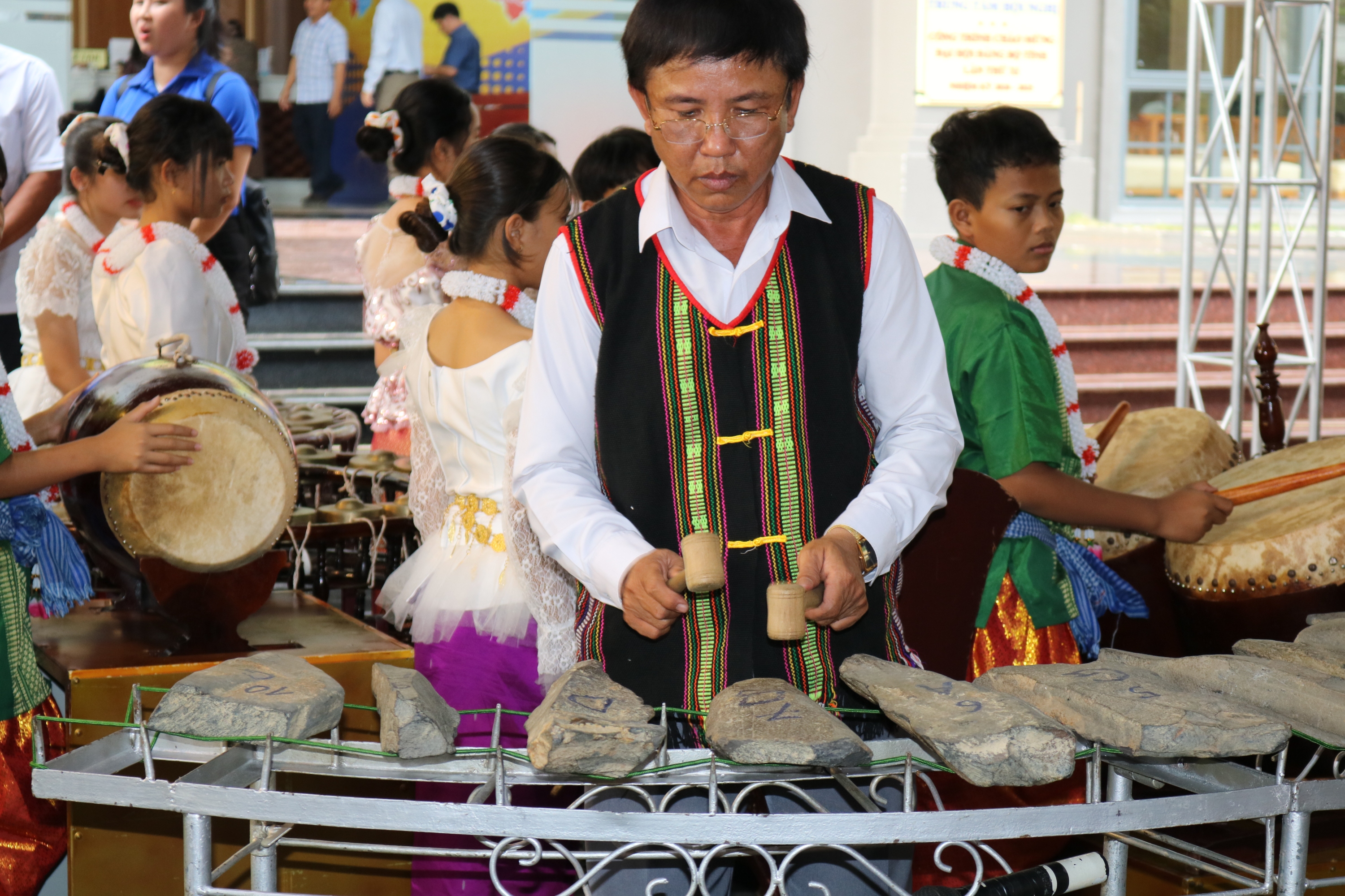 gioi thieu van nghe 1