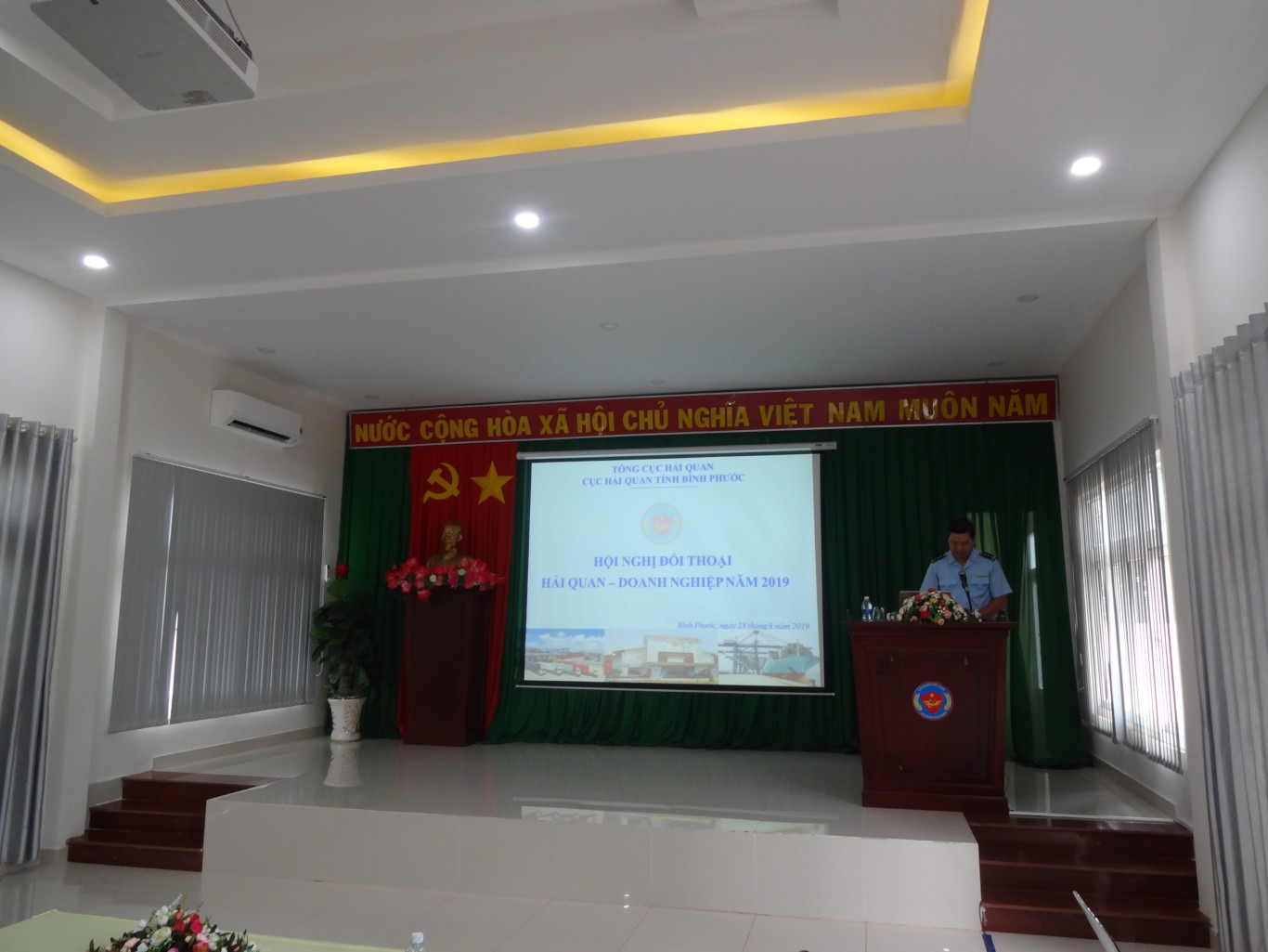 Võ Quốc Bảo – Chi cục trưởng Chi cục Hải quan CKQT Hoa Lư phát biểu tại Hội Nghị