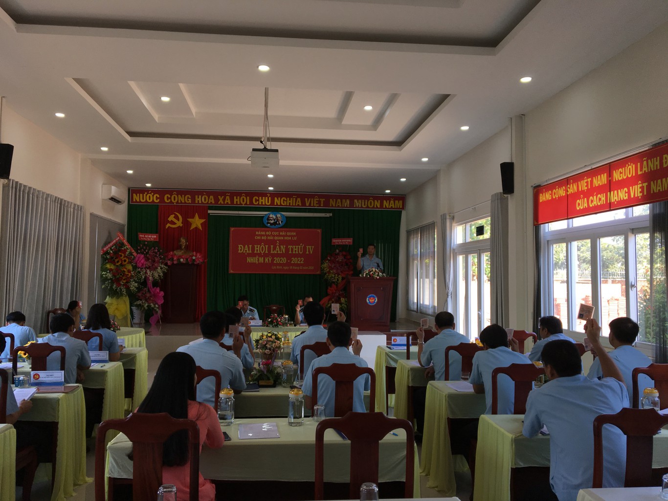 Ngày 18/02/2020, Chi cục Hải quan CKQT Hoa Lư - Cục Hải quan tỉnh Bình Phước tổ chức Đại hội Chi bộ nhiệm kỳ 2020-2022