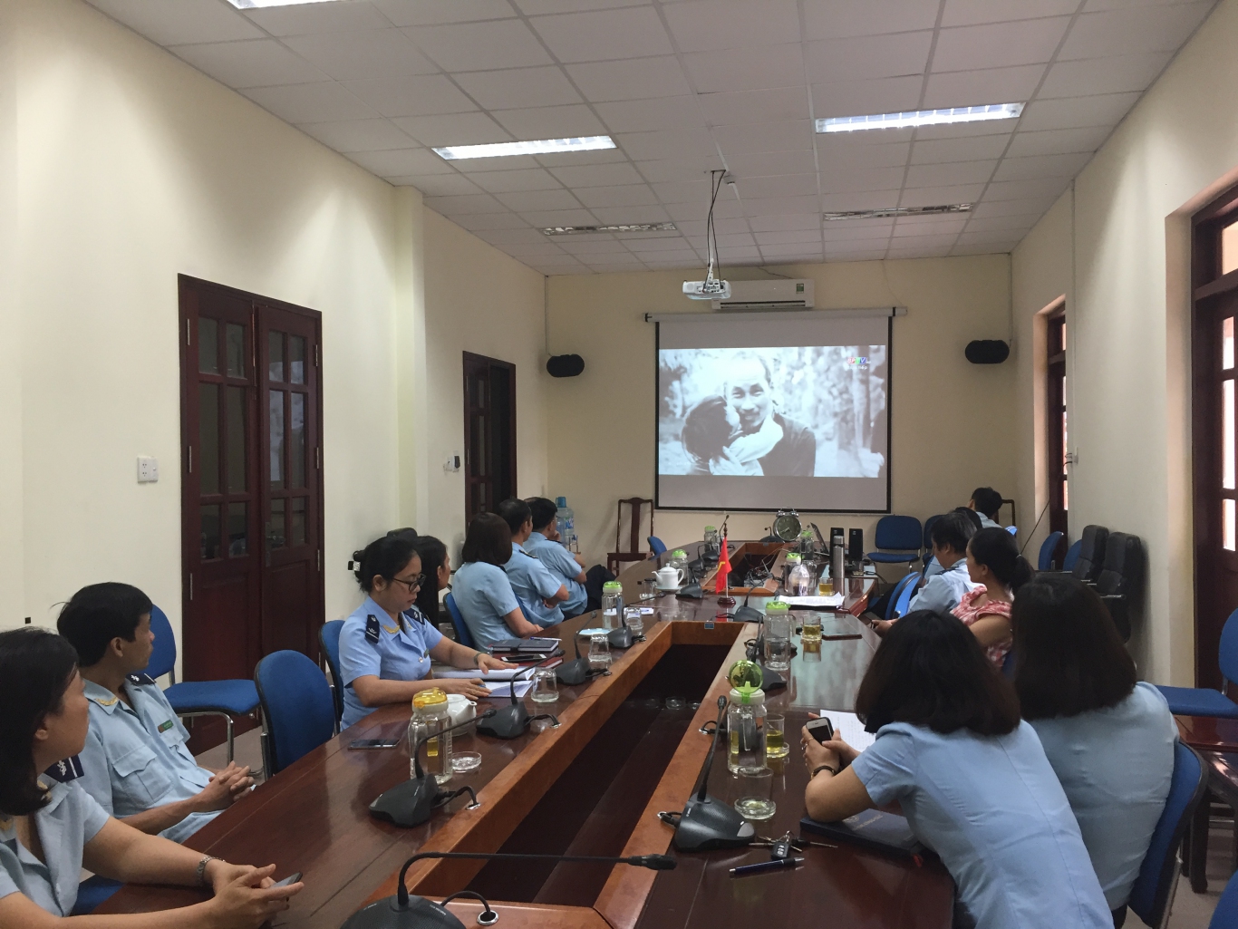 CBCC-NV theo dõi chương trình truyền hình trực tiếp Lễ kỷ niệm 130 năm ngày sinh nhật Chủ tịch Hồ Chí Minh (19/5/1890 - 19/5/2020)