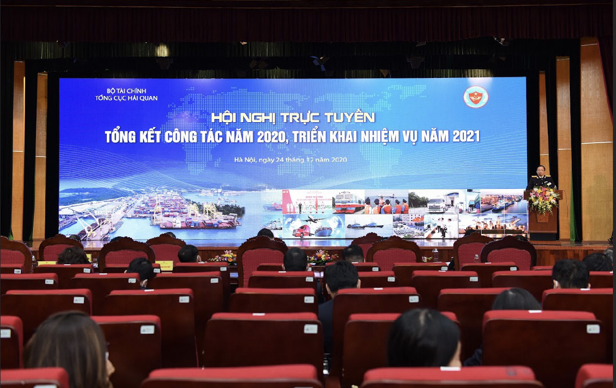 Tổng cục trưởng Tổng cục Hải quan Nguyễn Văn Cẩn phát biểu tại Hội nghị