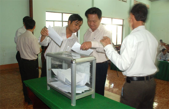 MTTQ huyện Đồng Phú vận động xây tặng 9 nhà đại đoàn kết, tình thương
