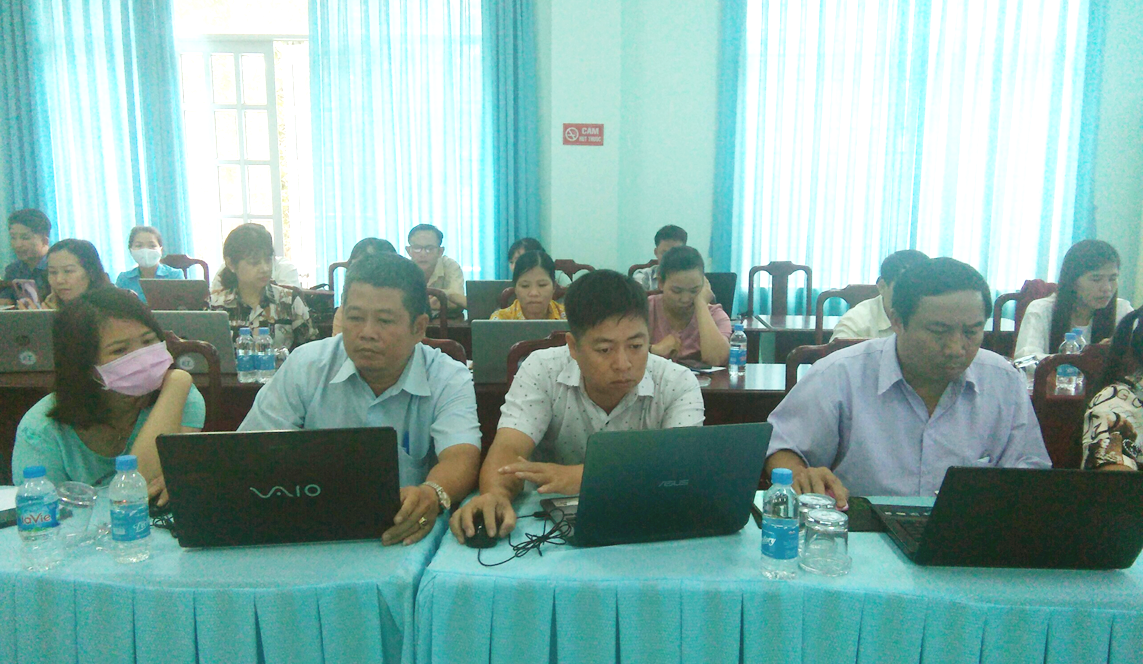 Đồng Phú: Tập huấn phần mềm “Họp không giấy Ecabinet”