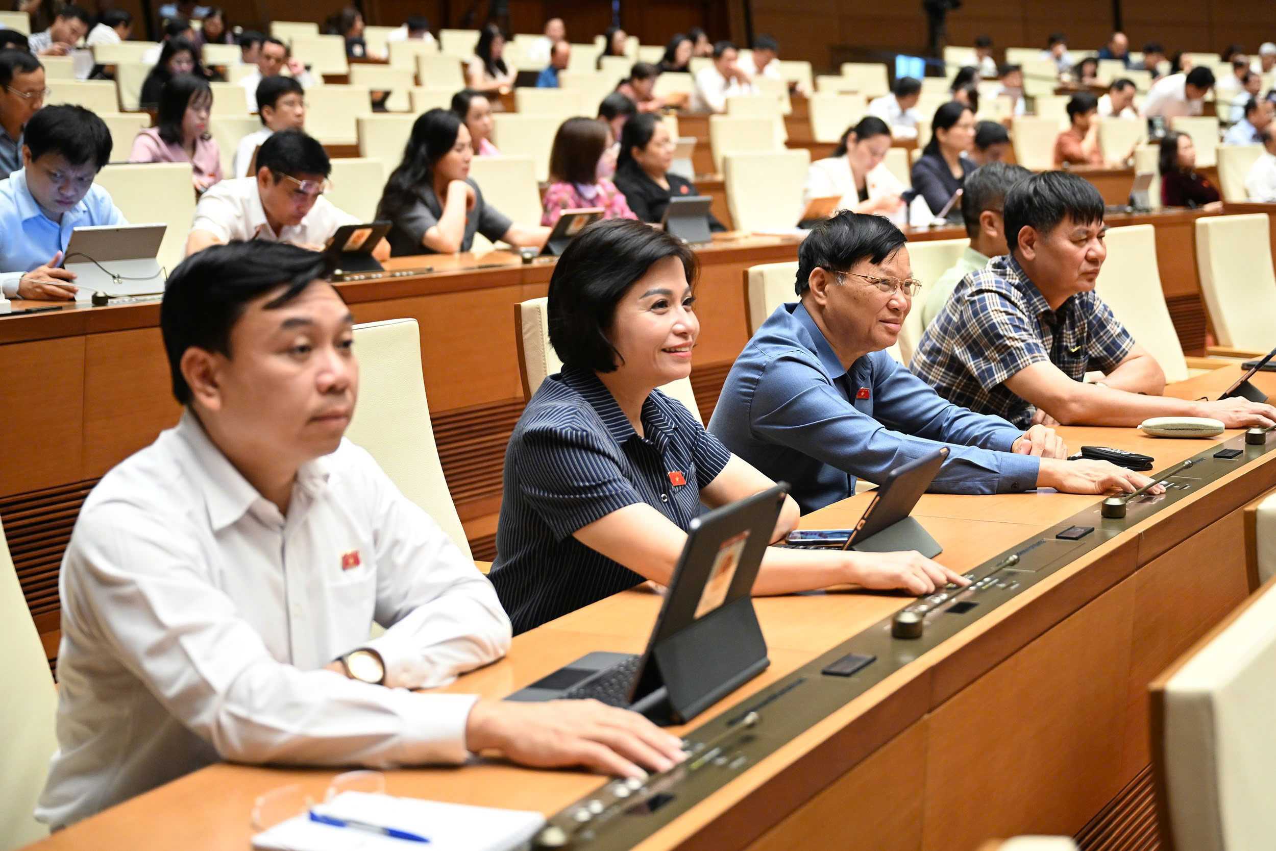 202506121018502153 gen h z6696879171546 705c47878c6b27755b1e123aa627fdc1