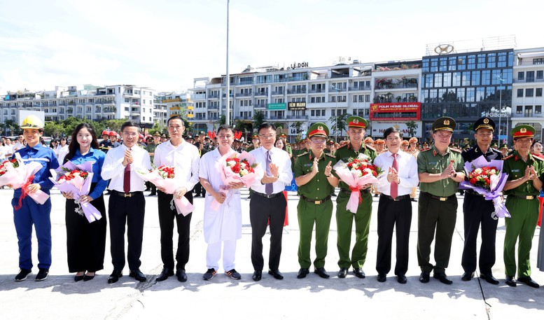 tang hoa dong vien luc luong tham gia tuan hanh huong ung thang hanh dong 1750826589177148568973