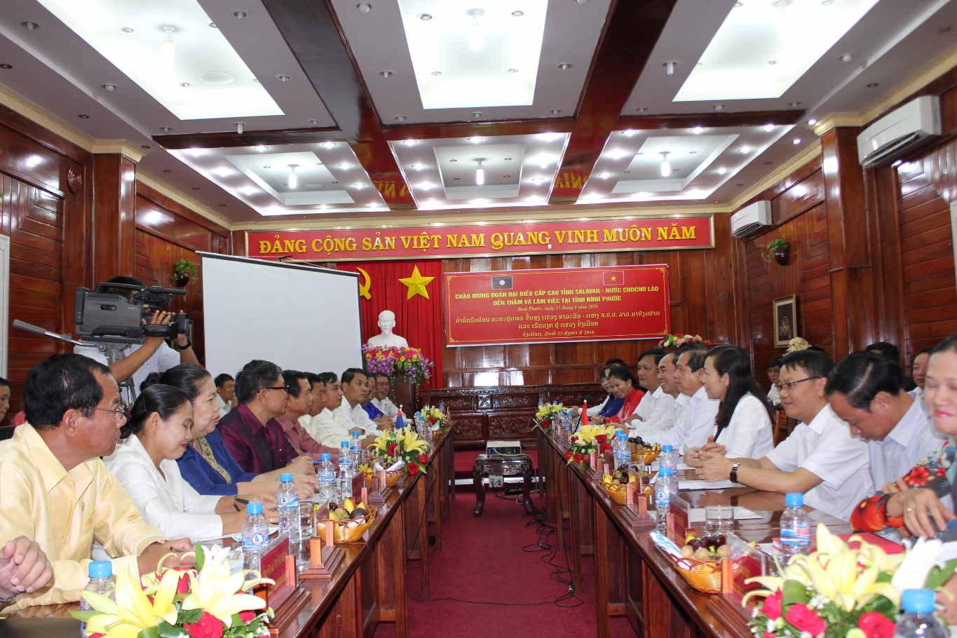 Đoàn công tác 5 tỉnh của nước bạn Campuchia chúc tết tại Bình Phước Tin có hình