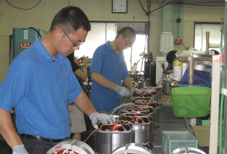 Lao động Việt Nam làm việc tại một nhà máy ở Nhật Bản