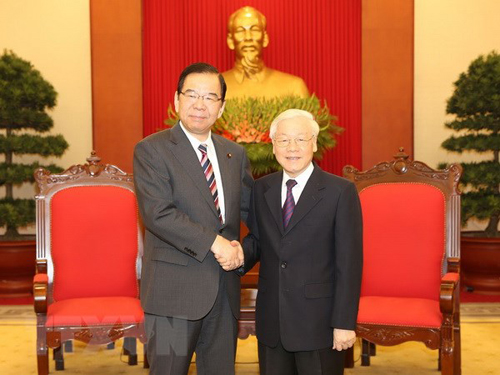 Tổng Bí thư, Chủ tịch nước Nguyễn Phú Trọng (phải) tiếp Chủ tịch Đảng Cộng sản Nhật Bản Kazuo Shii