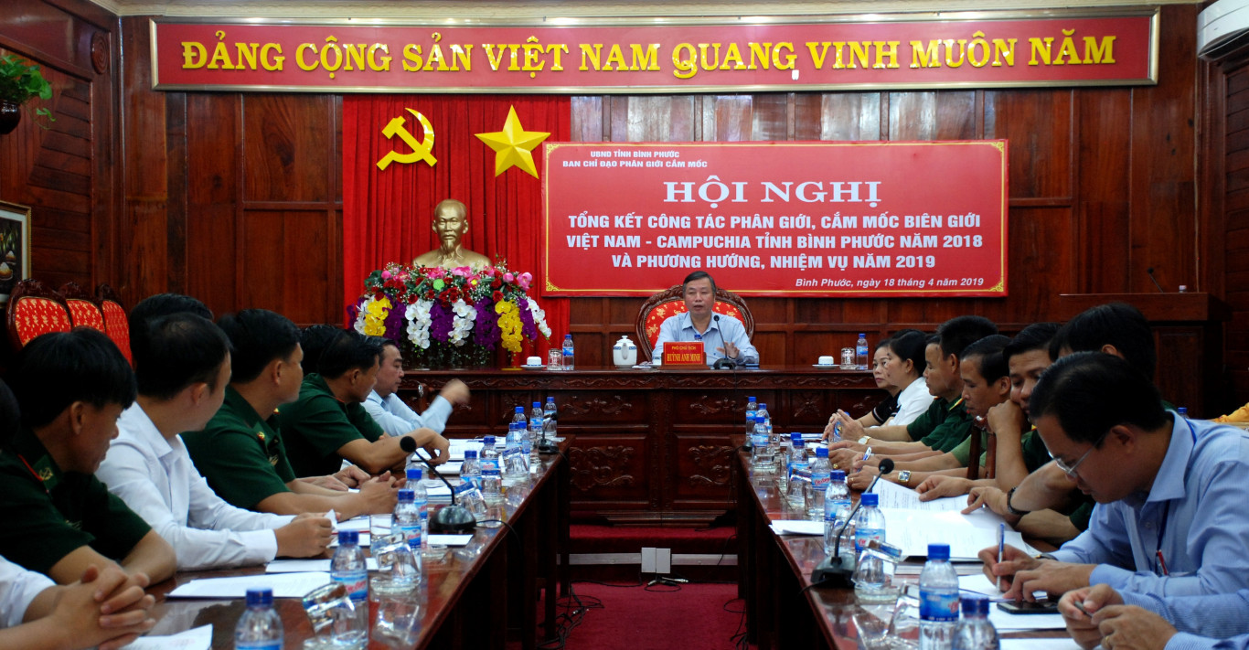 Phó Chủ tịch UBND tỉnh Huỳnh Anh Minh chủ trì hội nghị