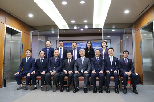 Đoàn cán bộ Kiểm toán Nhà nước chụp ảnh lưu niệm với các quan chức Ủy ban Kiểm toán và Thanh tra Hàn Quốc