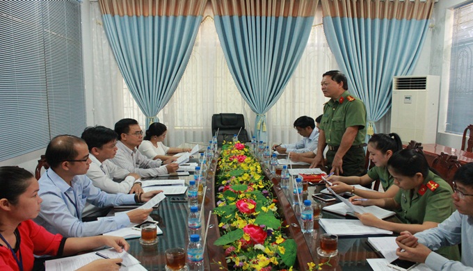 Đại Đại tá Nguyễn Văn Dũng – Trưởng phòng An ninh Chính trị nội bộ Công an tỉnh – Phó Trưởng đoàn phát biểu tại buổi làm việc 